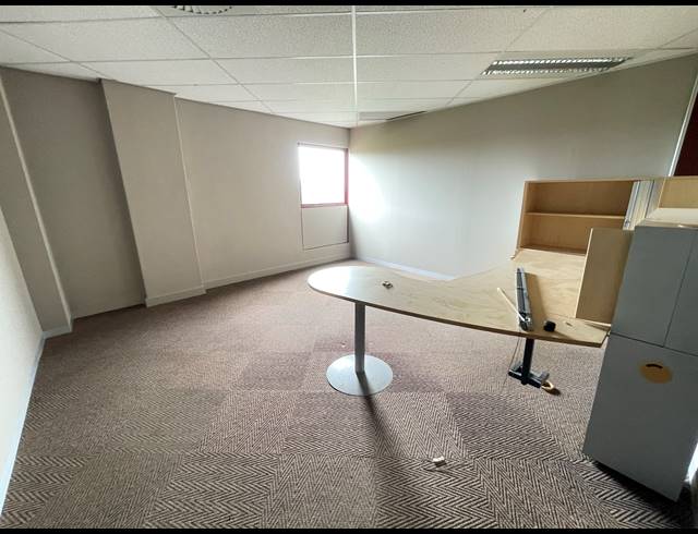 1,103M² OFFICE TO LET IN PARKTOWN
